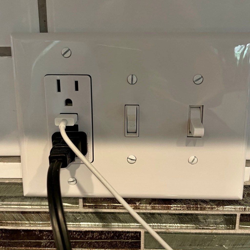wall outlet with USB